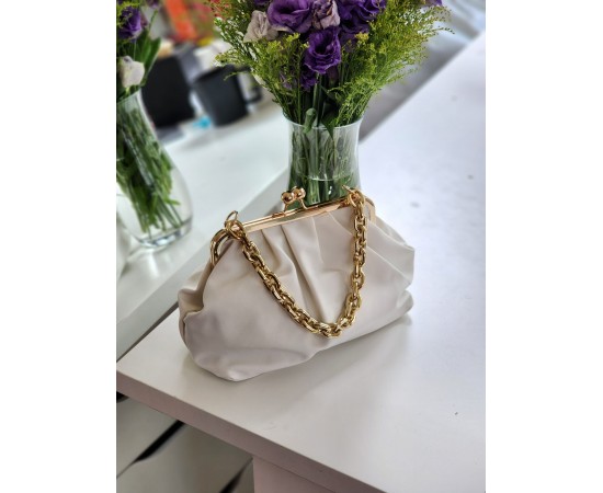 Kadın Beyaz Gold Zincir Detaylı Ağzı Burslu El Omuz Çantası Kadın Beyaz Gold Zincir Detaylı Ağzı Burslu El Omuz Çantası