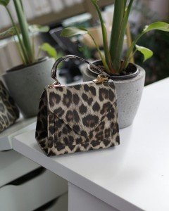 Kadın Leopar Desenli Kapak Detaylı Askılı Omuz Çantası Kadın Leopar Desenli Kapak Detaylı Askılı Omuz Çantası