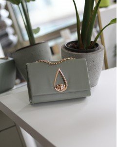  Kadın Mint Yeşili Damla Aksesuarlı Omuz Çantası