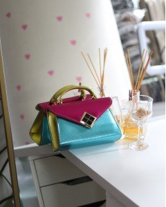 Kadın 3 Renkli Parlak Dokulu Siyah Kare Gold Aksesuar Detaylı Abiye Çanta