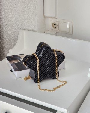Kadın Siyah Silikon Yıldız Formlu Zincir Detaylı Çapraz Çanta Kadın Siyah Silikon Yıldız Formlu Zincir Detaylı Çapraz Çanta