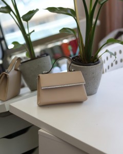  Kadın Nude Saten Tutma Taş Şerit Detaylı Abiye Omuz Çantası