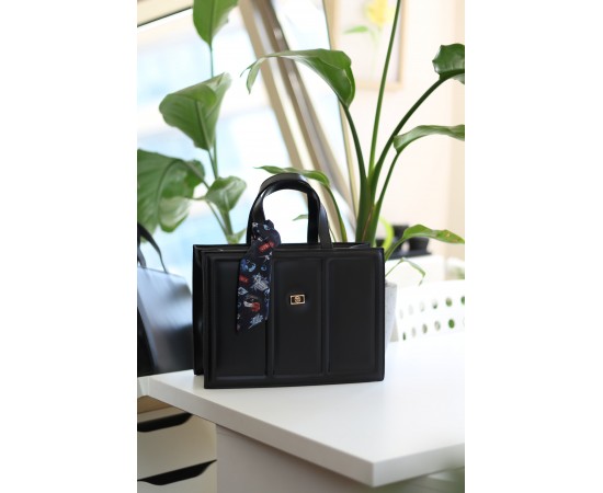 Kadın Siyah Yumuşak Deri Büyük Boy Fular Detaylı Omuz Çantası