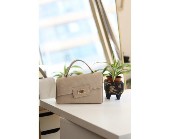 Kadın Bej Yamuk Form Gold Toka Detaylı Omuz Çantası