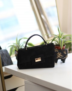 Kadın Siyah Yamuk Form Gold Toka Detaylı Omuz Çantası