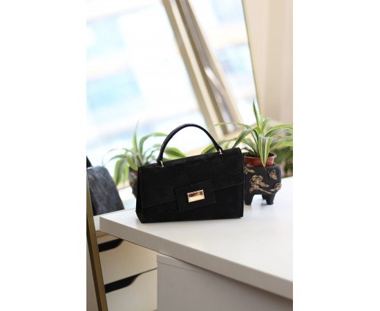 Kadın Siyah Yamuk Form Gold Toka Detaylı Omuz Çantası