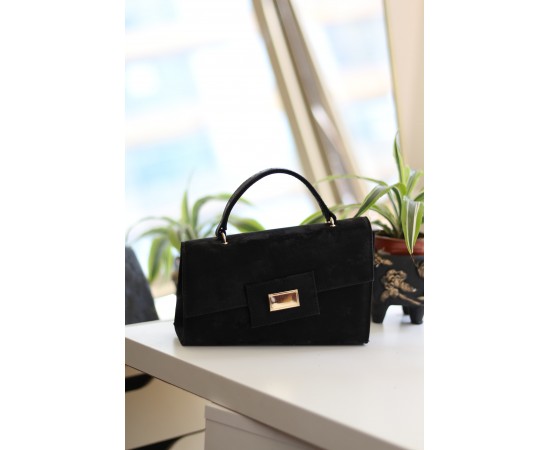 Kadın Siyah Yamuk Form Gold Toka Detaylı Omuz Çantası