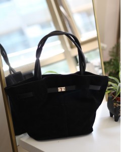 Kadın Siyah Süet Gold Toka Detaylı Büyük Boy Omuz Çantası