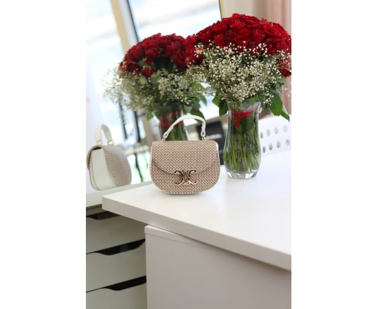 Kadın Beyaz İşleme Desenli Gold Toka Detaylı Mini El & Omuz Çantası Kadın Beyaz İşleme Desenli Gold Toka Detaylı Mini El & Omuz Çantası