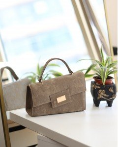 Kadın Vizon Yamuk Form Gold Toka Detaylı Omuz Çantası