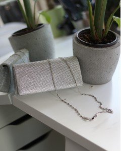 Kadın Silver Taş Kapak Detaylı Zincirli Abiye Omuz Çantası Kadın Silver Taş Kapak Detaylı Zincirli Abiye Omuz Çantası