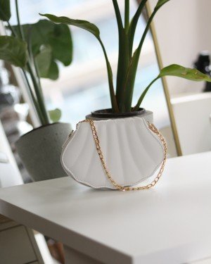 Kadın Beyaz İstiridye Kalıp Zincirli El Omuz Çantası Kadın Beyaz İstiridye Kalıp Zincirli El Omuz Çantası