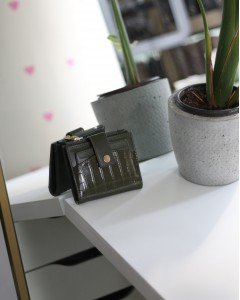  Kadın Haki Kroko Desenli Kartlık Detaylı Kare Cüzdan