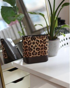 Kadın Leopar Askılı Omuz Çantası Kadın Leopar Askılı Omuz Çantası