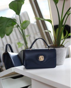 Kadın Lacivert Gold Oval Toka Detaylı Yumuşak Deri El Omuz Çantası