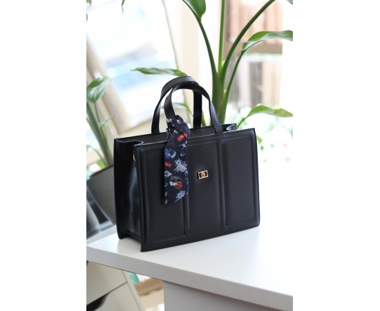 Kadın Siyah Yumuşak Deri Büyük Boy Fular Detaylı Omuz Çantası